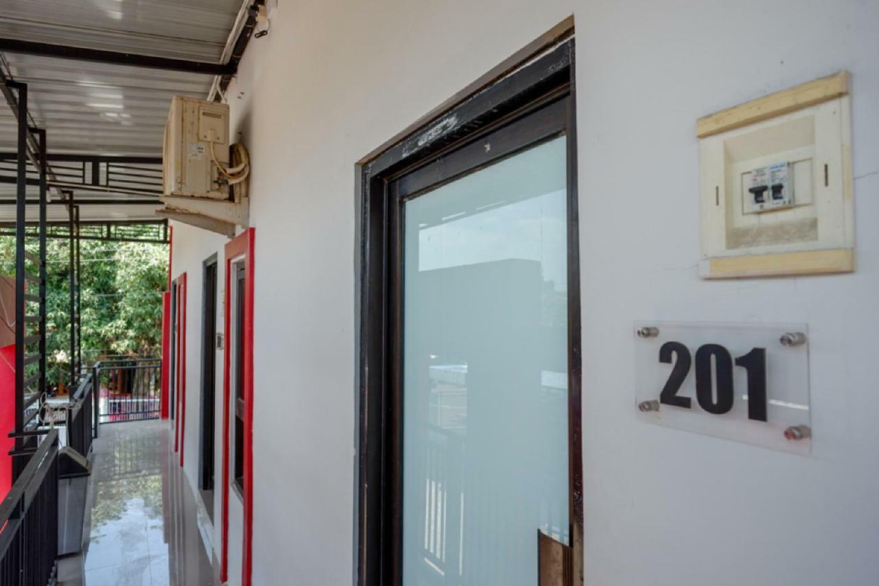 Reddoorz Syariah Near Alun Alun Tegal Hotel Exterior foto