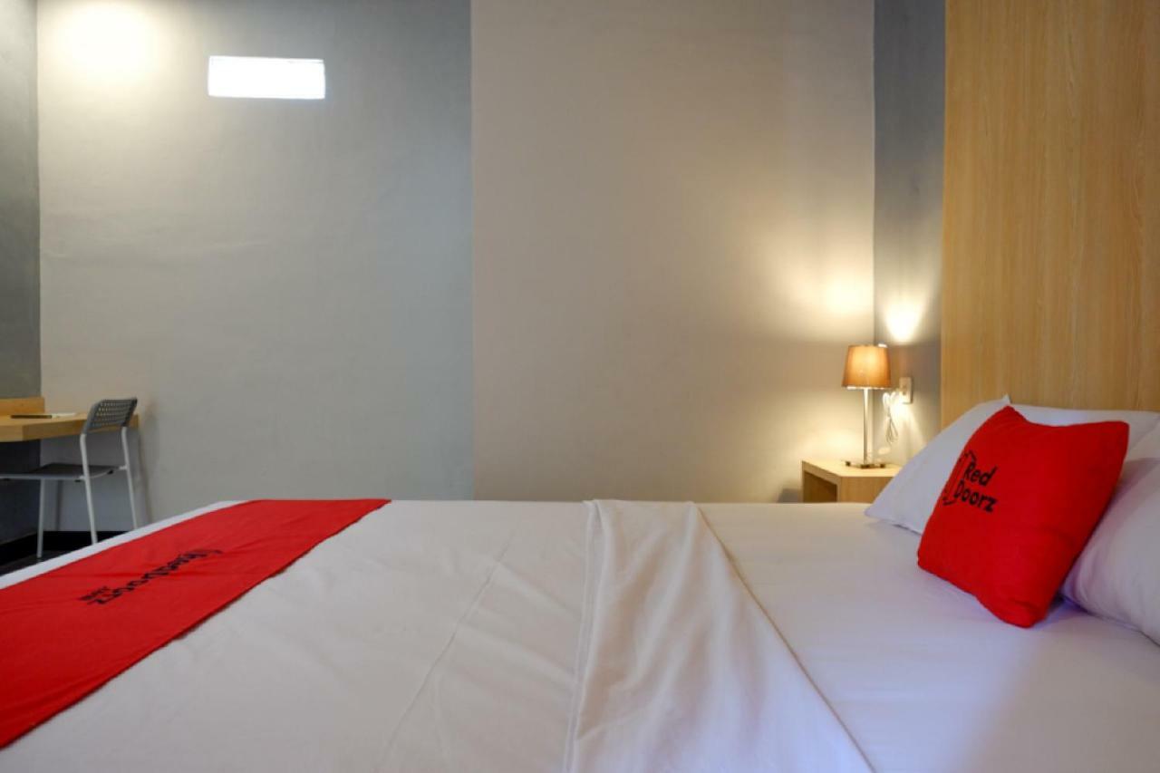 Reddoorz Syariah Near Alun Alun Tegal Hotel Exterior foto